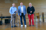 Verabschiedung der Kassenprüfer Hr. Jenter (li) und Hr. Wellenzohn (re.), Mitte: Thomas Endres