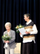 Angela Flad (re.) bei der Ehrung für 50 Jahre aktives Singen