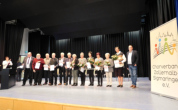 Angela Flad (2. v.re.) bei der Ehrung für 50 Jahre aktives Singen