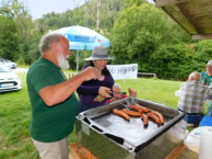Einweisung für Yan Kroschwitz am Grill von Gert Maier
