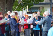 Der Gemischte Chor Starzeln präsentierte einige Lieder aus der "launigen Forelle"
