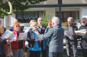 Der Gemischte Chor Starzeln präsentierte einige Lieder aus der "launigen Forelle"